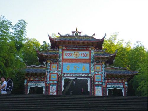 龙吟寺：千年古刹的禅意与传说